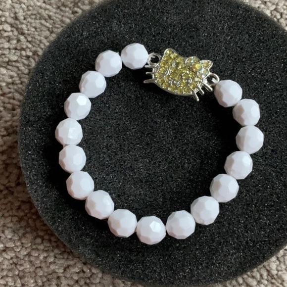 HELLO KITTY BEADS & RHINESTONES STRETCH BRACELETS IN VARIOUS COLORS!
TWO FOR $15 - Picture 2 of 8